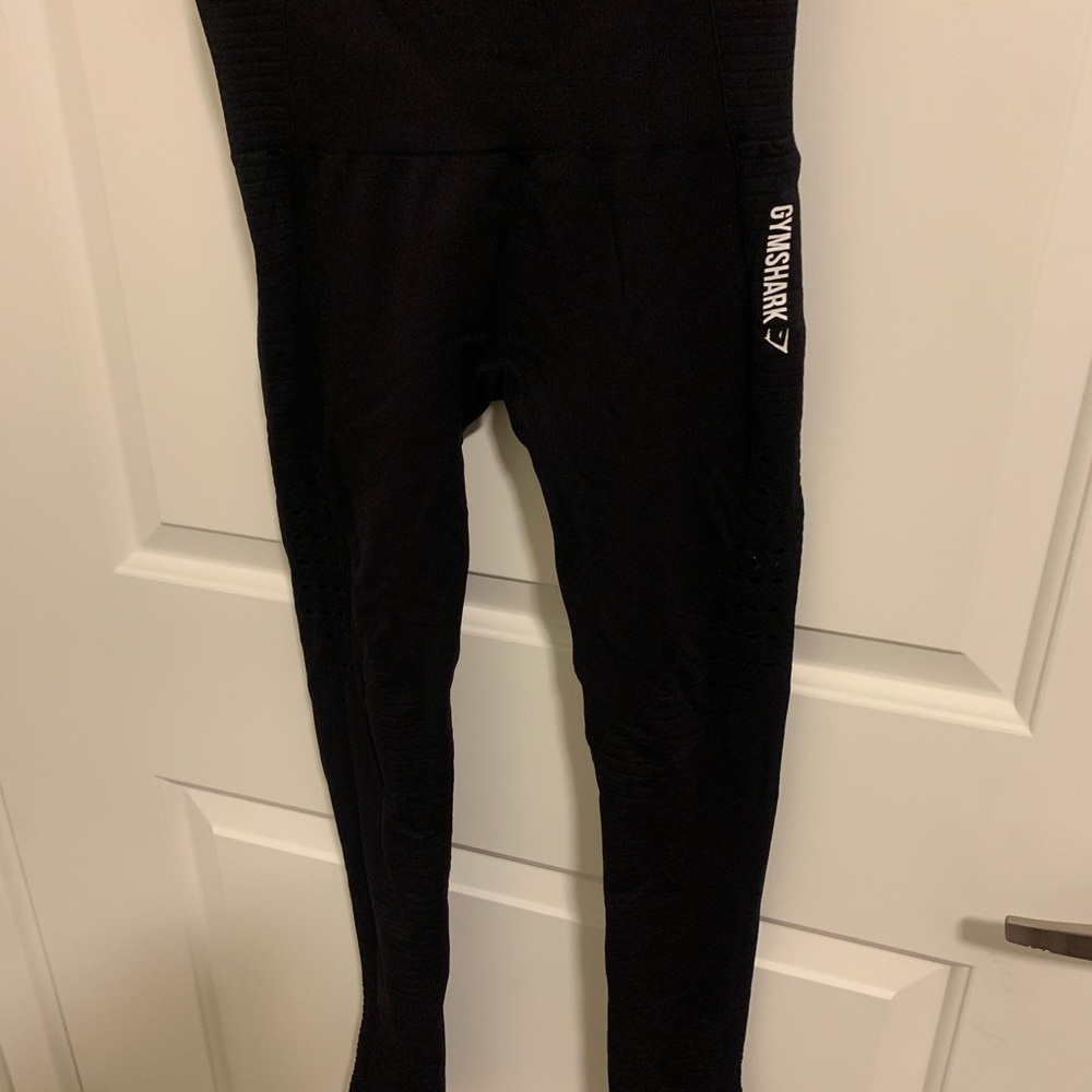 Gym shark leggings